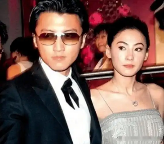 谢霆锋母亲生病住院,王菲连夜返港探望,狄波拉:比张柏芝有良心