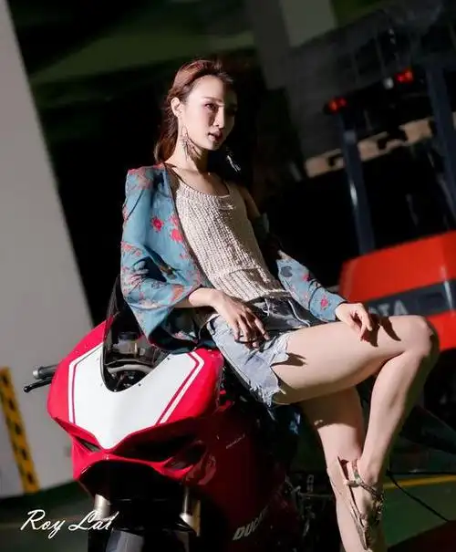 美女与野兽杜卡迪车模