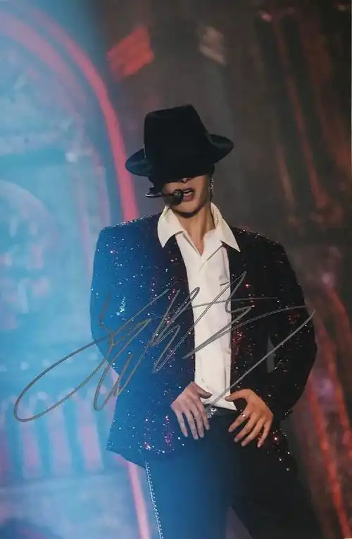 张艺兴 亲笔签名照片 多款 大航海演唱会 6寸 亲笔签名照明星娱乐