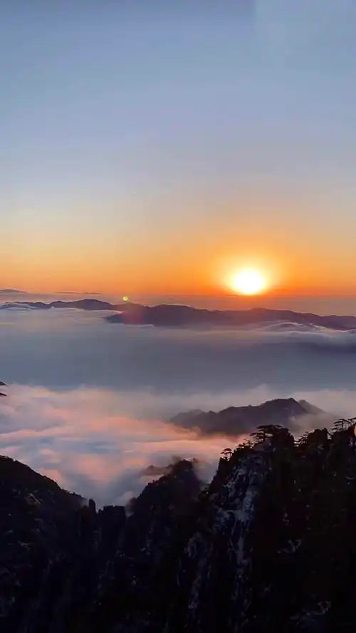 黄山雪峰云海日出