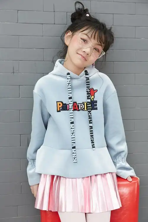 五月封面大片王晰乐带你窥探演技派少女的摩登之事