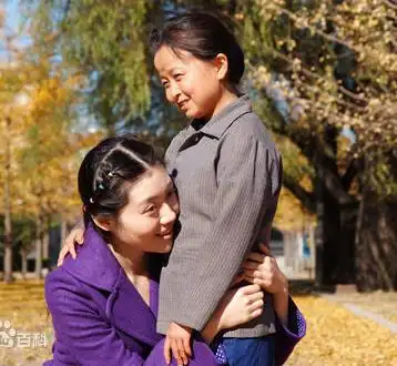 92年出生于北京的张妍,现24岁早就是个老演员,她在5岁的时候就已经