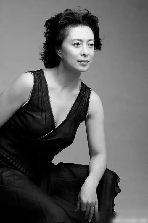 刘佳的故事出道40年无绯闻丈夫身份显赫年过半百仍风韵犹存