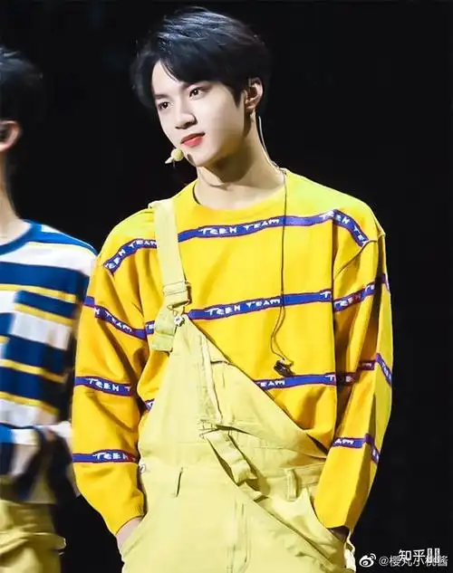 怎么看待刘耀文舞台表演忘动作事件以及唱歌实力