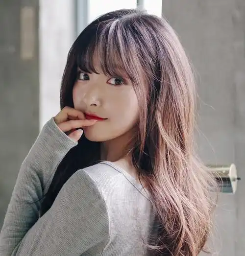 圆脸有点胖的女生扎马尾留什么刘海比较好呢