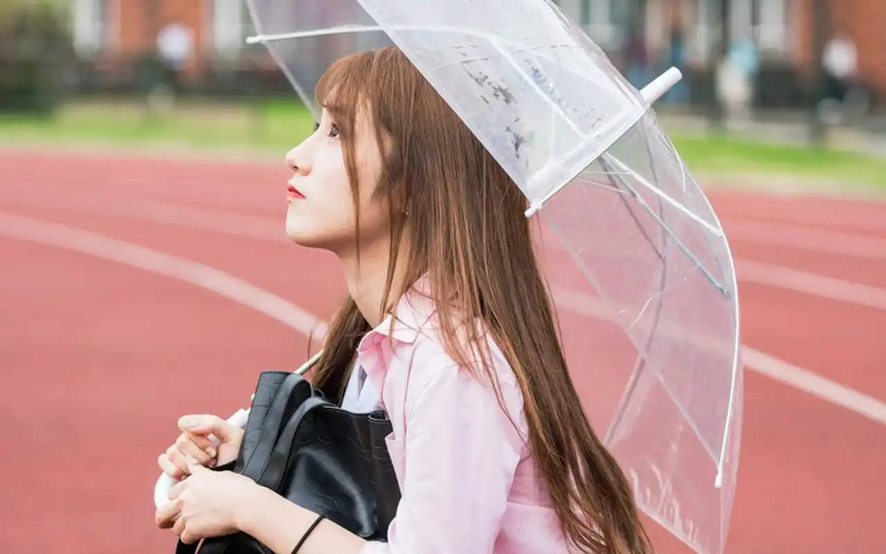 校园美女户外唯美写真高清电脑桌面壁纸