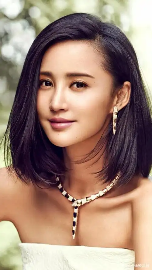 张歆艺唯美迷人写真,春风十里,不如你的美