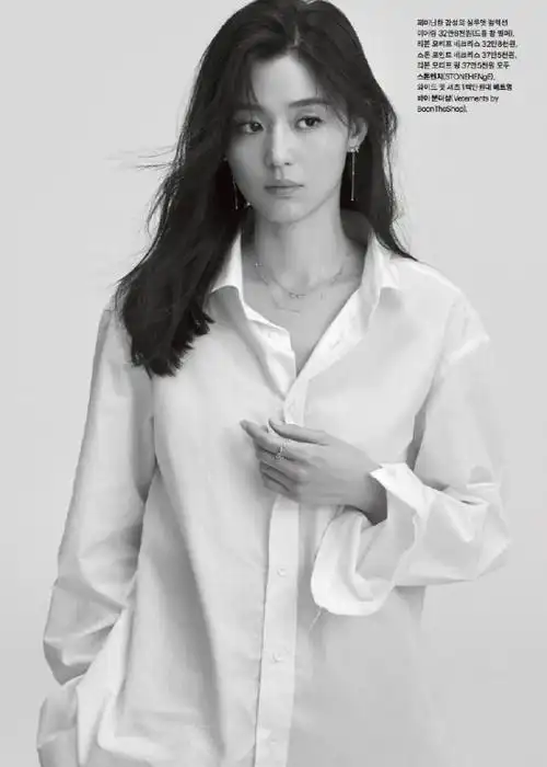 女星全智贤,从清甜仙美到清纯女神再到轻熟御姐再到现如今的霸气拽姐