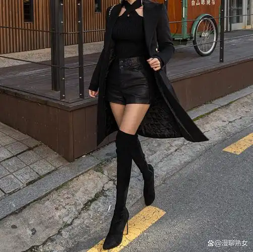 韩模孙允珠韩版冬日黑色修身中长款毛呢大衣搭配黑色过膝长靴网拍