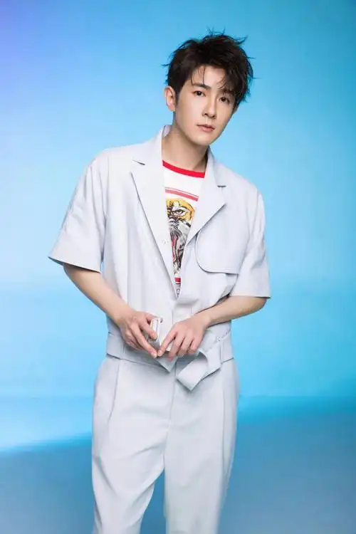 网曝季肖冰粉丝因买黄牛票遭后援会非法拘禁