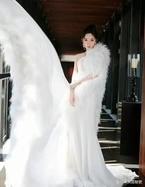 杨幂魏大勋旧爱同台!穿白婚纱的公主和穿黑西装的王子,像办婚礼