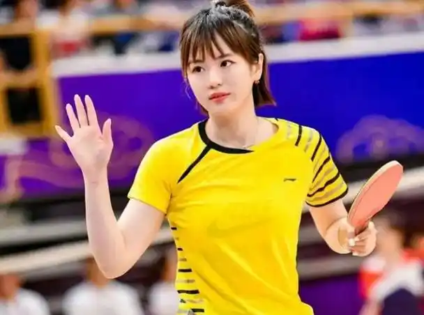 央视美女记者引争议支持王曼昱轻视孙颖莎网传是樊振东女友