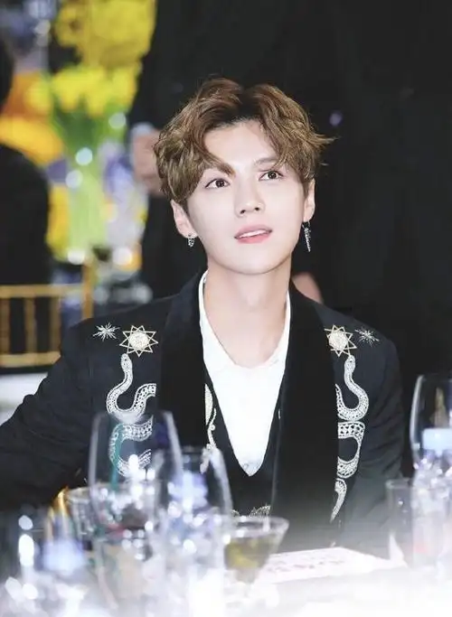 男明星爱心形刘海鹿晗任嘉伦等帅气蔡徐坤撩人范丞丞可爱