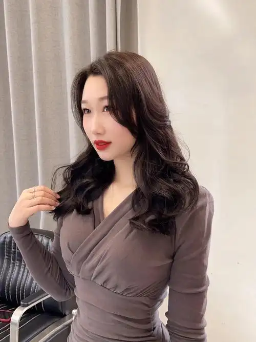 八字刘海造型烫