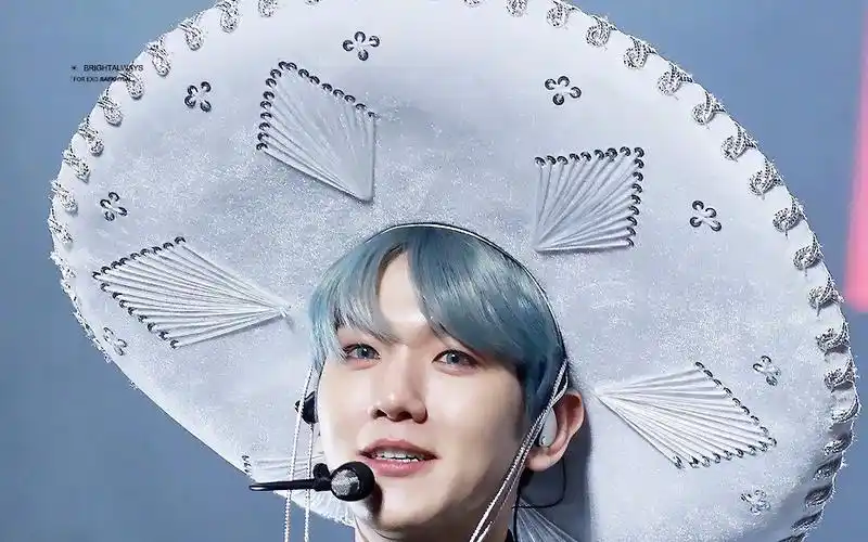 exo【边伯贤】solo拆专视频 city light期待solo二辑 kokobop海报