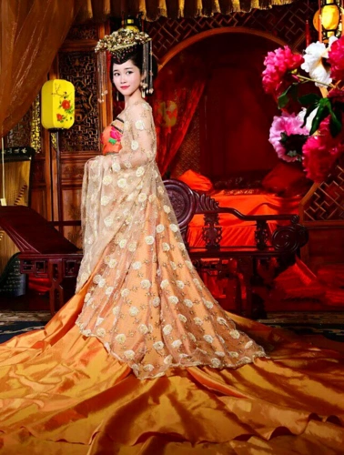 很多mm看别人穿古装很美,很有气质,可是由于自己的皮肤不好,无论怎么