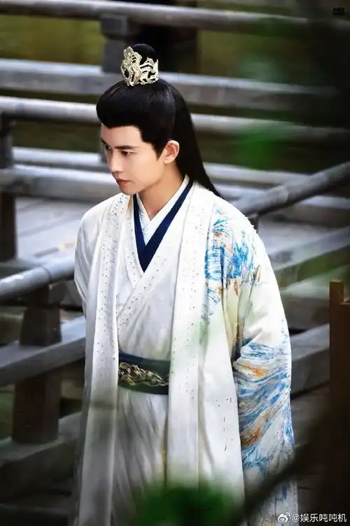 任嘉伦欢瑞到期不续#出道10年依旧是我们的实力派演员,如今也要开启