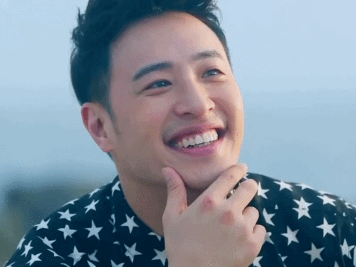潘玮柏摸下巴伸舌头可爱gif动图_动态图_表情包下载_soogif