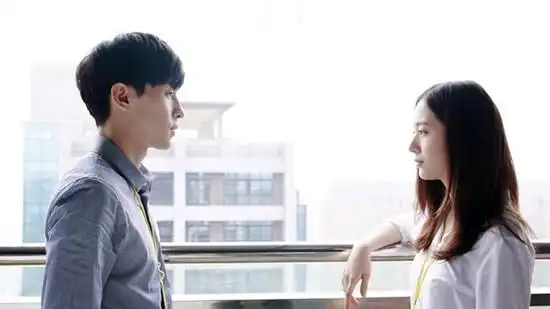 由exo的人气成员吴世勋,与参演过《归去来》,《无主之城》的许龄月