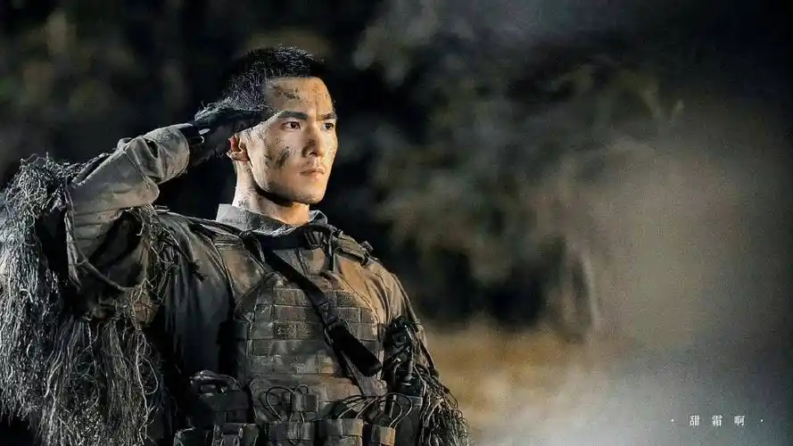 杨洋新剧演技突飞猛进!快准狠!比真正的军人还军人_眼神_寸头_硬汉