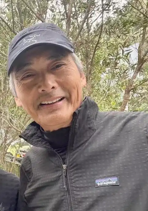 周润发|66岁周润发"一夜白头",满头白发,眼窝凹陷,像老了20岁