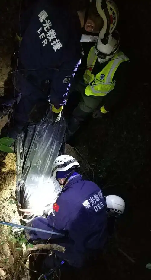 惊悚!厦门仙岳山断崖下惊现一男尸,尸体已高度腐烂!