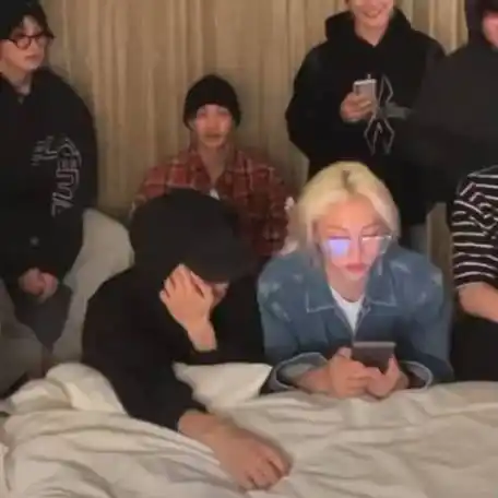 油管直播felix相关cut    9715:这次felix的腹肌公开也很帅啊