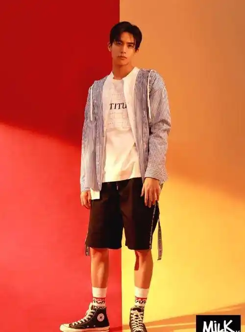 宋威龙拍摄写真大片,一秒化身漫画男友风,get新穿搭指南_时尚_男生