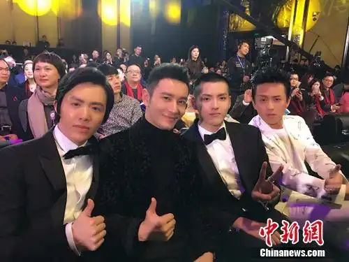 李云迪黄晓明吴亦凡邓超同框合影帅气十足