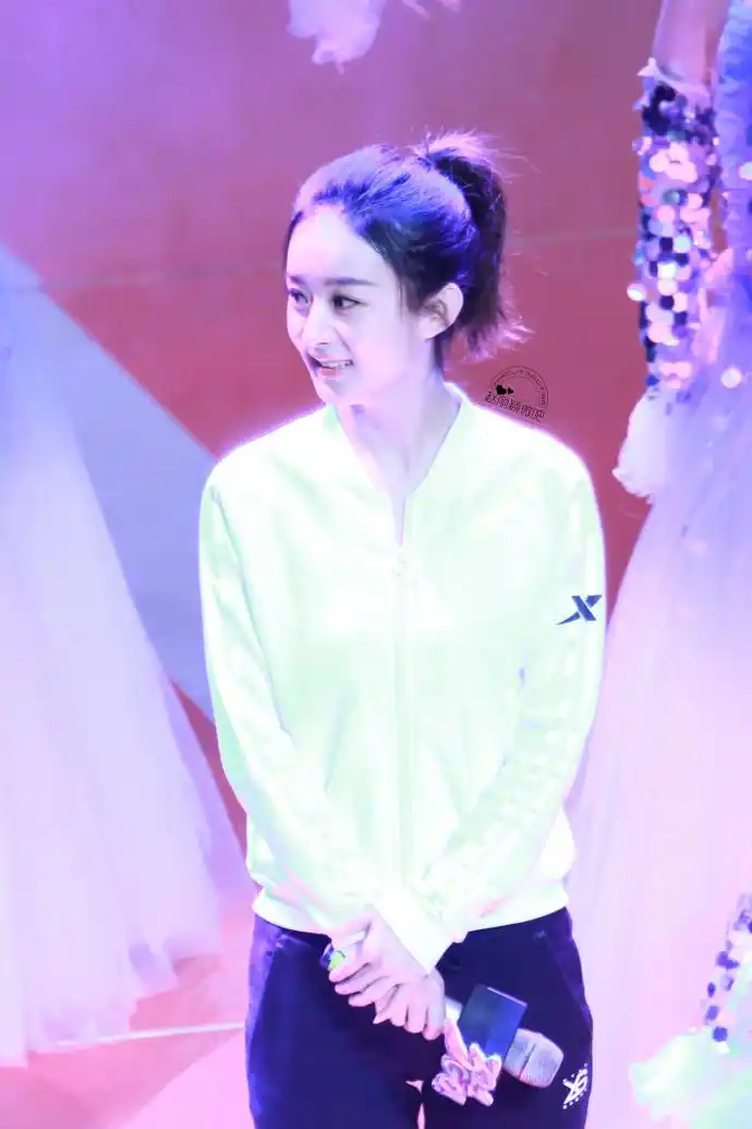 你没见过的赵丽颖!一身运动装显清新干练