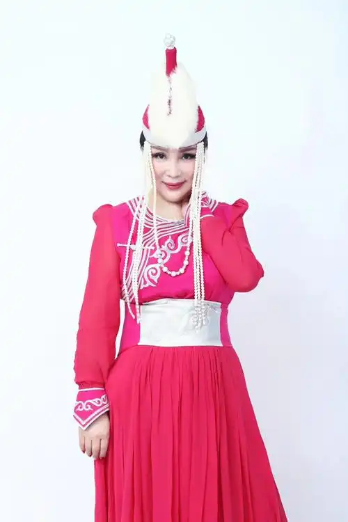 著名军旅歌唱家【乌兰托娅】