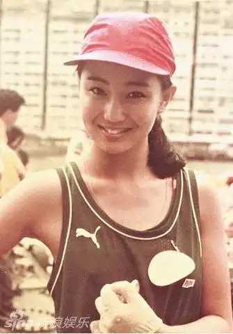 网曝张曼玉早年青涩泳装凸点