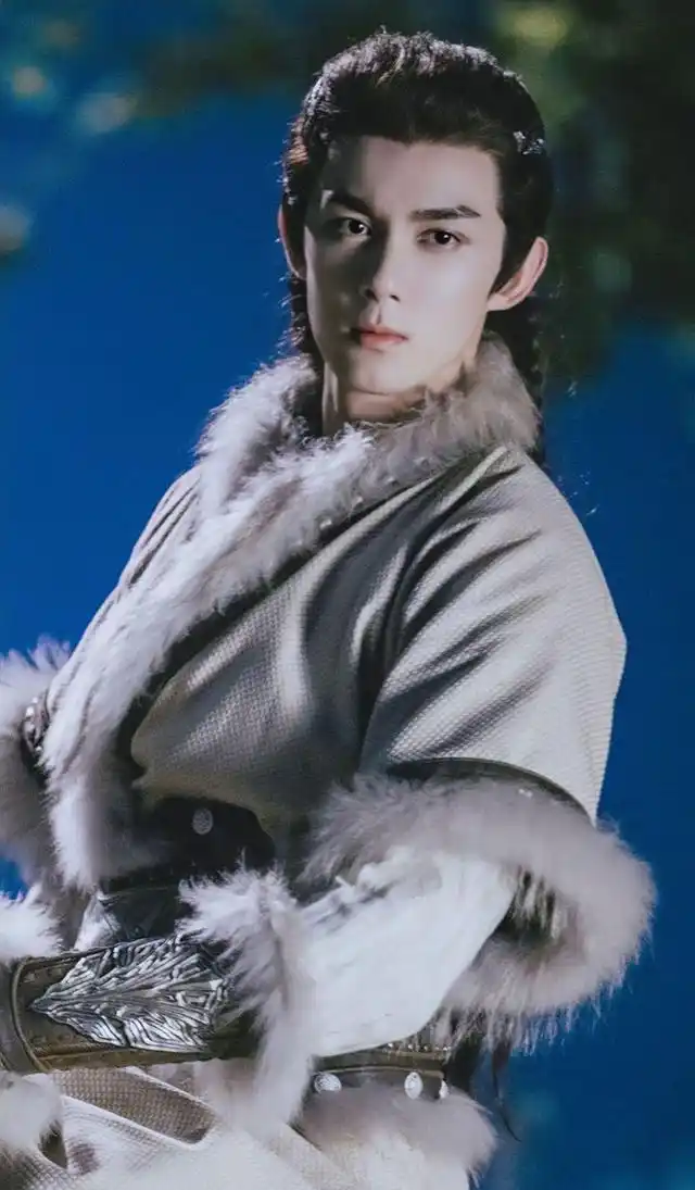 吴磊已经从弟弟成长为硬汉帅哥啦!