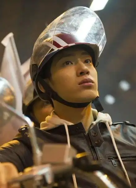 电影失孤最新海报井柏然帅气赛车手