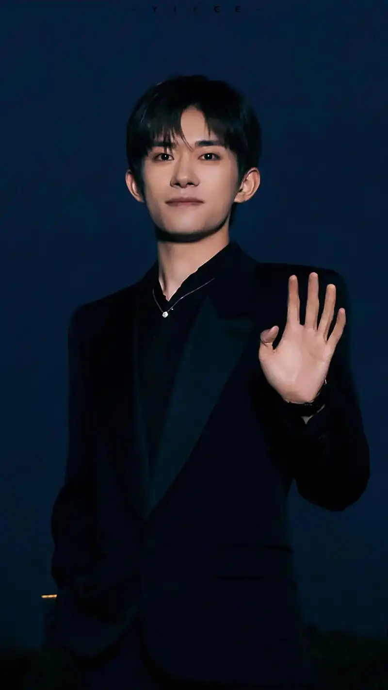 易烊千玺#和千玺一起期待2024都更好 #易烊千玺当选影