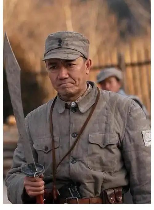 时隔16年,李幼斌竟然再次穿上了军装,让人惊喜.