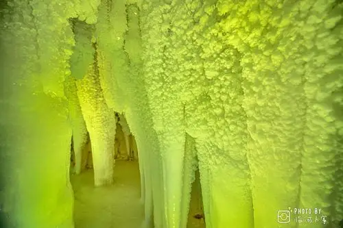 罕见的自然奇观云丘山万年冰洞