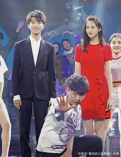 王源和易烊千玺都是正能量艺人,他们的事业也是风生水起,而且关晓彤比