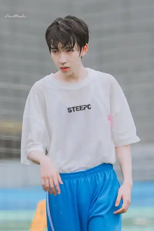 或许今年还能看到湿发少年的运动会吗|贺峻霖|运动会|少年_新浪新闻