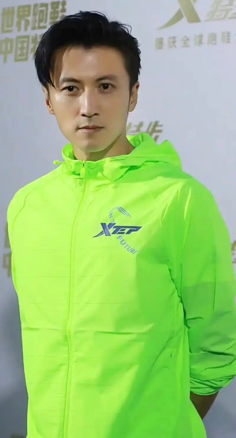 "特步"代言人77股东——谢霆锋05              - 抖音