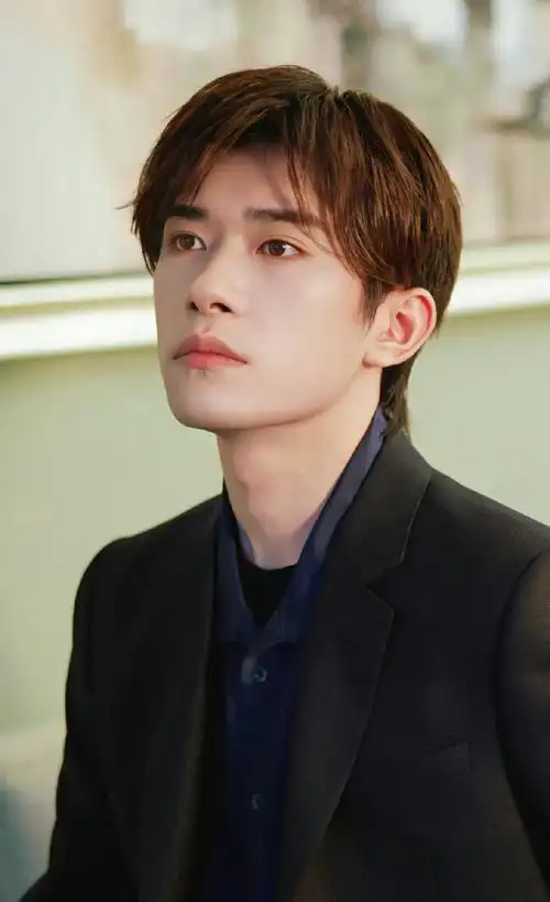 易烊千玺给网站续约