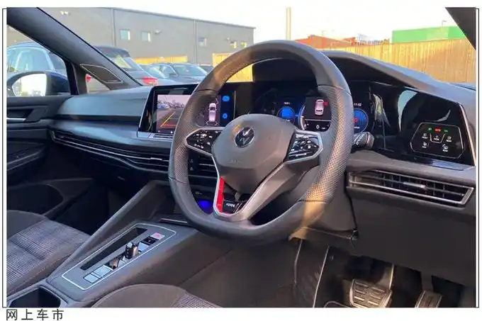 配贯穿式大灯内饰科技感更强大众全新高尔夫gti海外实拍