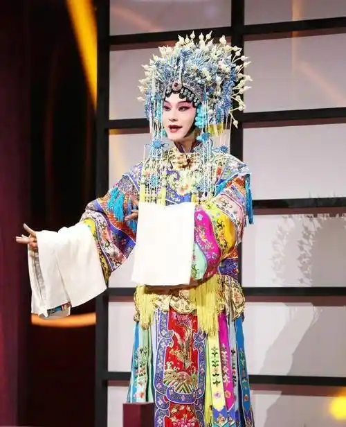 黄晓明尝试男扮女装,气质不输老婆杨颖,被喊话别抢李玉刚的饭碗_造型