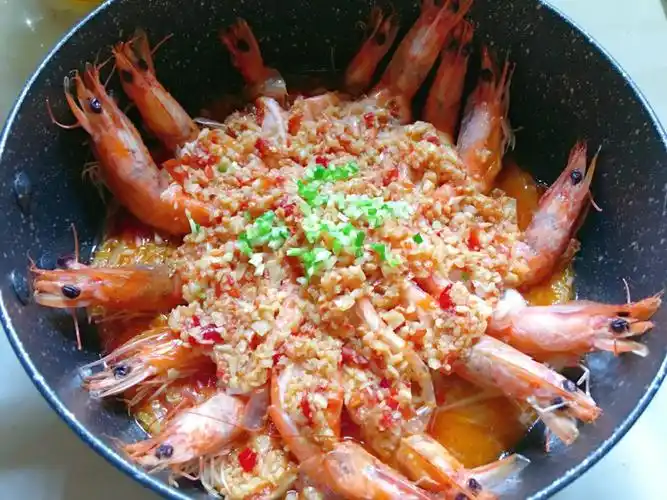 简单快手菜蒜蓉焖虾