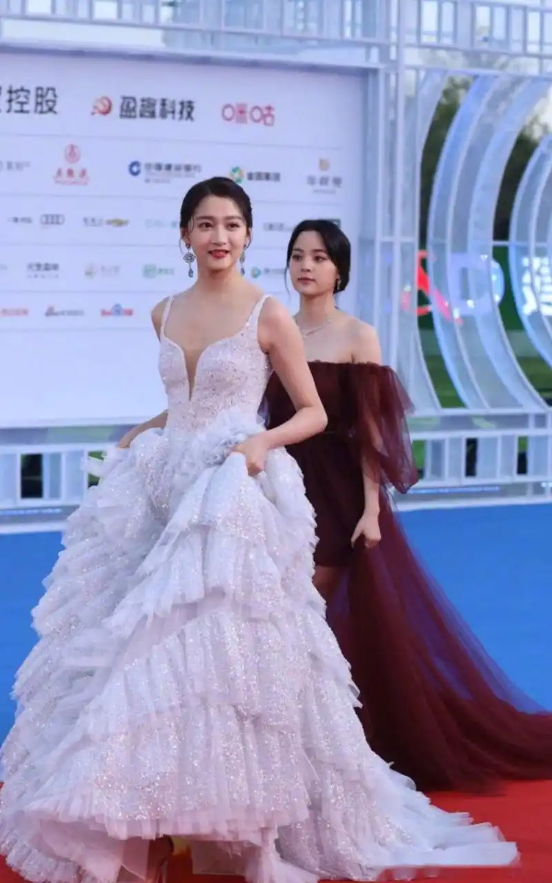 欧阳娜娜&关晓彤这二位简直太美了!