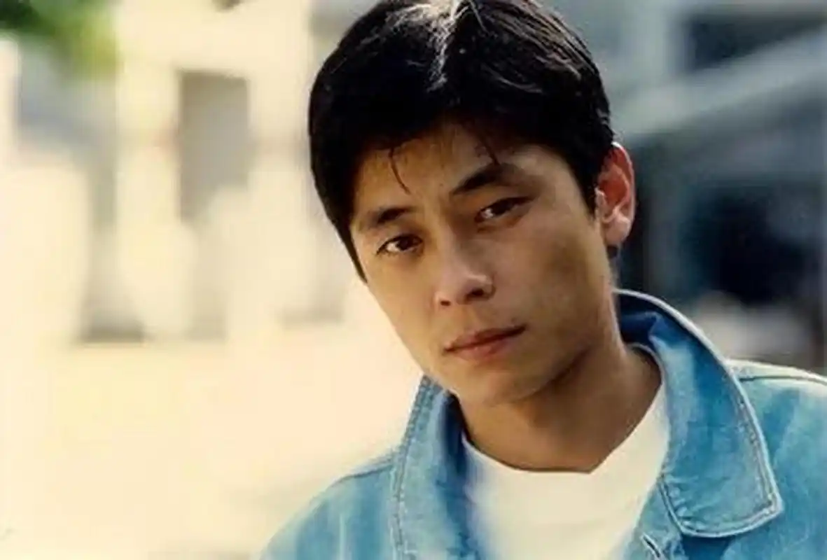 当年,21岁的王杰在部队服完兵役回家,年轻的妻子不知所踪,等待他的