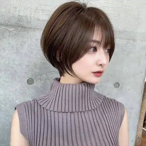 原创最具人气的女士短发蓬松瘦脸层次感满满剪完显小10岁