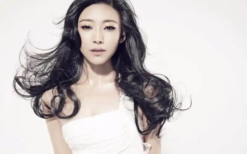 徐千雅深情演唱《我在景德镇等你》纯享版,天籁嗓音简直是听醉了