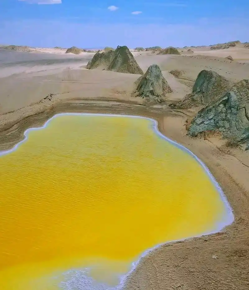 大西北最美的黄色盐湖,这里是俄博梁的硫磺湖