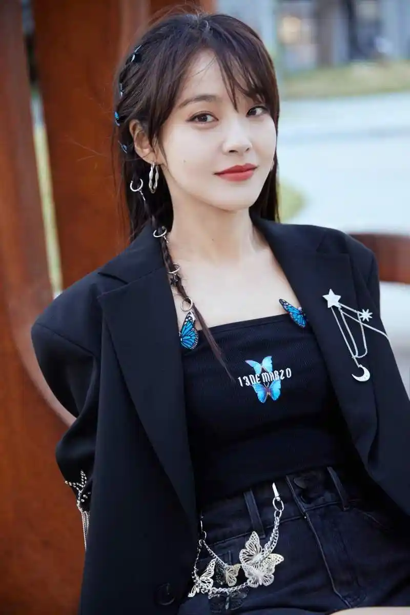 美女张佳宁,时尚生活美照!